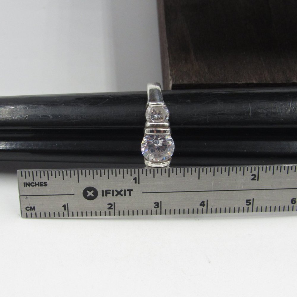 Size 6 Sterling Silver Triple Cubic Zirconia Ring - Picture 7 of 8